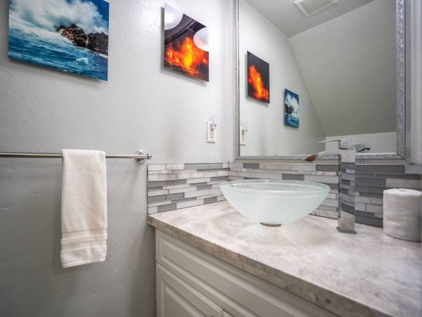 Ocean Front Vacation Three Bedroom Condo with Balcony