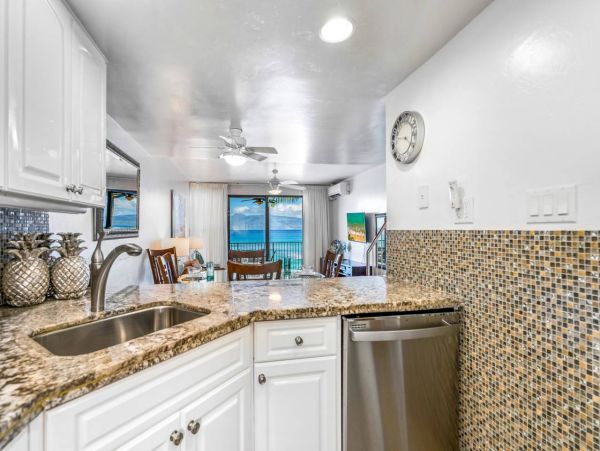Ocean Front Vacation Three Bedroom Condo with Balcony