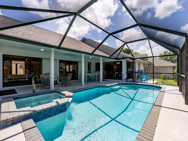 Lake Front Fort Myer 3 Bedroom Vacation Home Caged Pool Spa