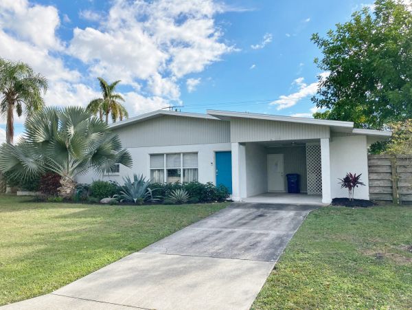Sarasota Vacation Pool Home Three Bedroom