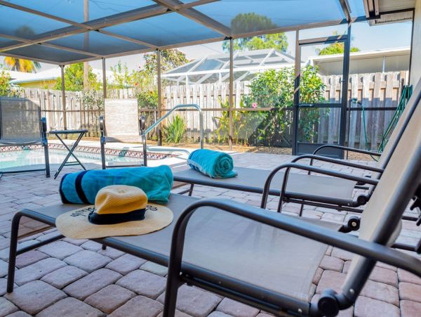 Lovely Three Bedroom Vacation Home with Pool in Naples
