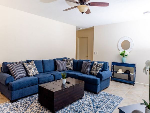 Lovely Three Bedroom Vacation Home with Pool in Naples