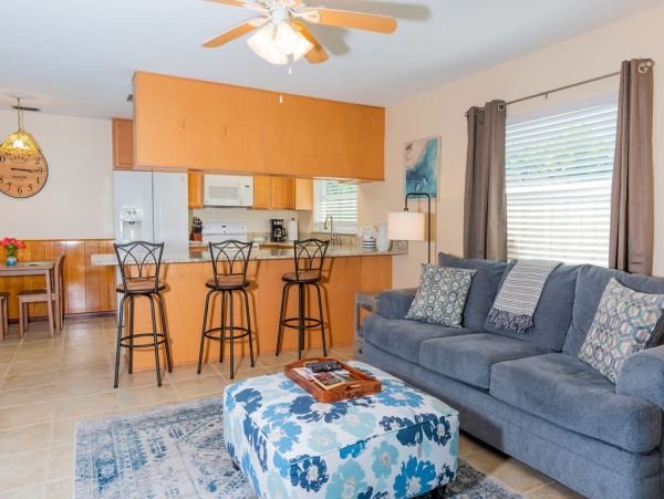 Lovely Three Bedroom Vacation Home with Pool in Naples