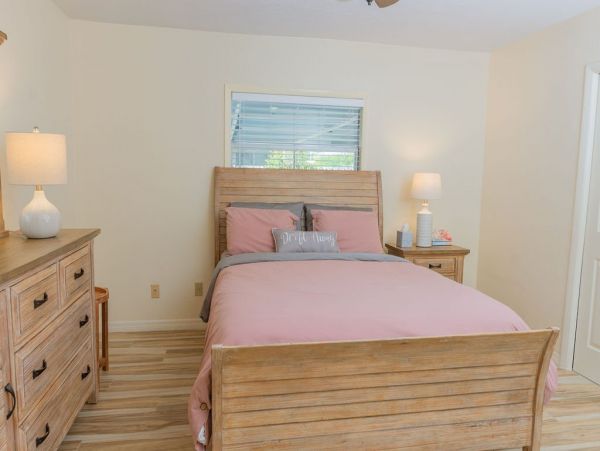 Lovely Three Bedroom Vacation Home with Pool in Naples
