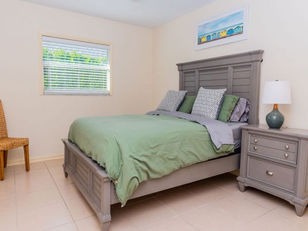 Lovely Three Bedroom Vacation Home with Pool in Naples