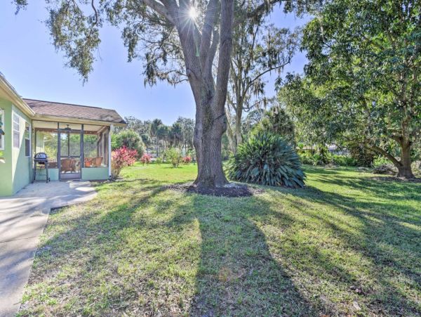 Walk to Beach Two Bedroom Rental Home in Englewood