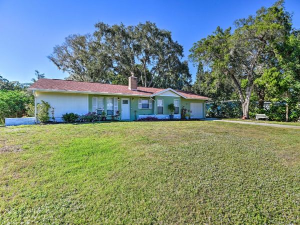 Walk to Beach Two Bedroom Rental Home in Englewood