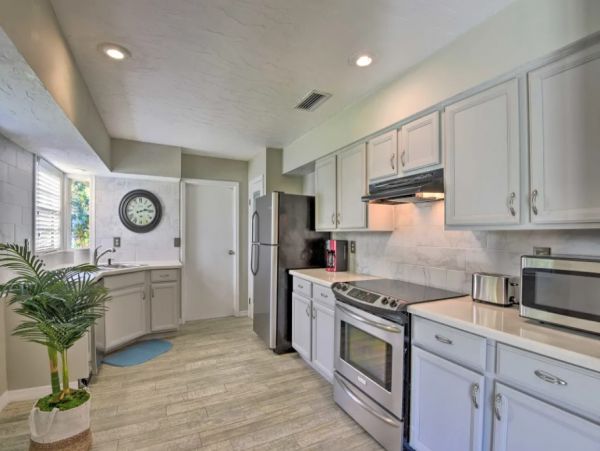 Walk to Beach Two Bedroom Rental Home in Englewood