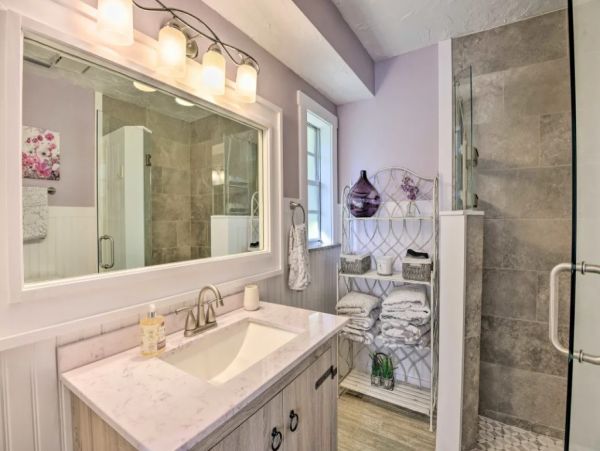 Walk to Beach Two Bedroom Rental Home in Englewood