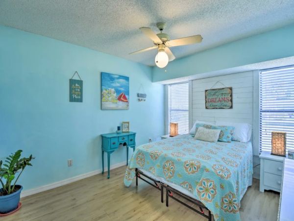 Walk to Beach Two Bedroom Rental Home in Englewood