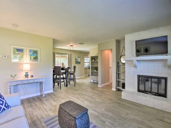 Walk to Beach Two Bedroom Rental Home in Englewood