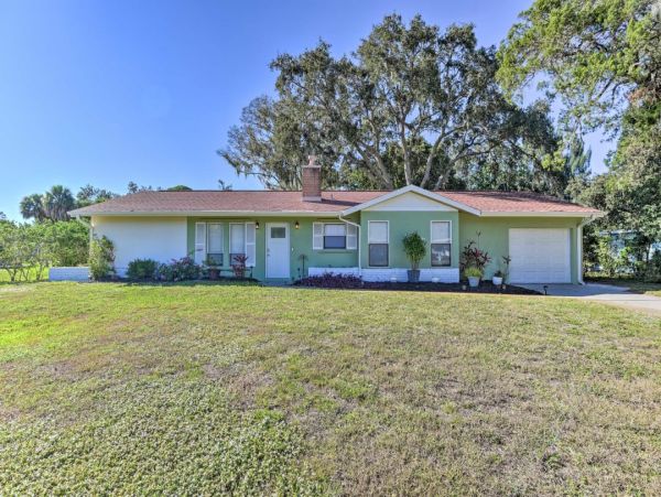 Walk to Beach Two Bedroom Rental Home in Englewood