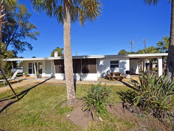 Englewood Vacation Home with Two Bedrooms Sleeps 4