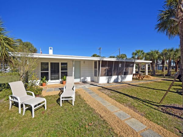 Englewood Vacation Home with Two Bedrooms Sleeps 4