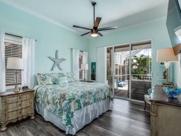 Three Bedroom Vacation Home Caged Pool Cape Coral Florida