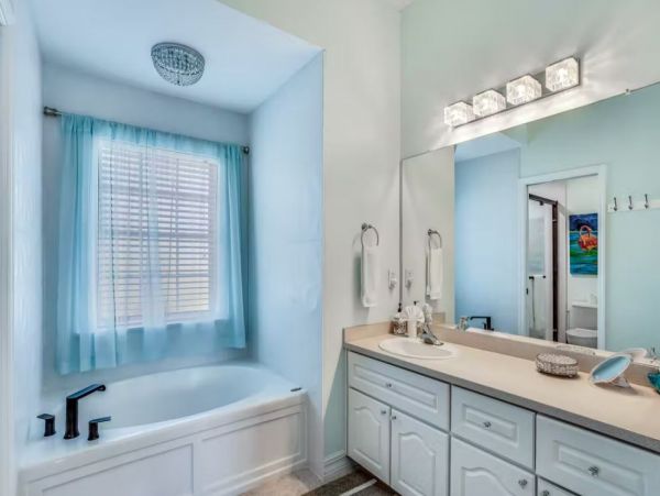 Three Bedroom Vacation Home Caged Pool Cape Coral Florida