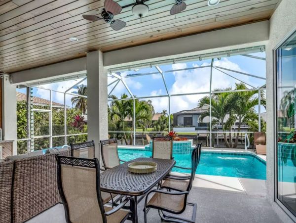 Three Bedroom Vacation Home Caged Pool Cape Coral Florida