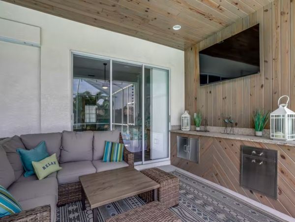 Three Bedroom Vacation Home Caged Pool Cape Coral Florida
