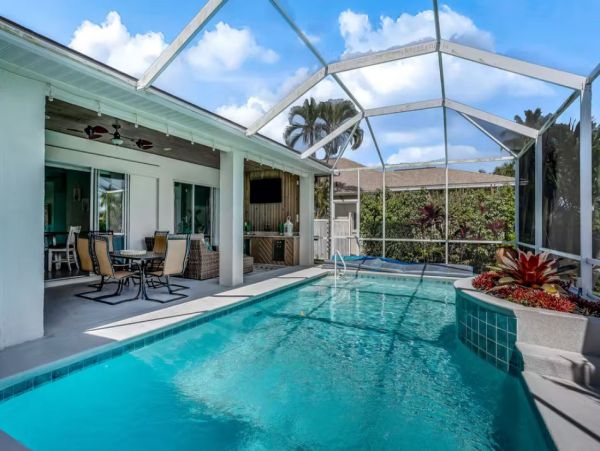 Three Bedroom Vacation Home Caged Pool Cape Coral Florida