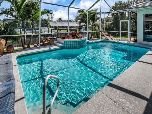 Three Bedroom Vacation Home Caged Pool Cape Coral Florida