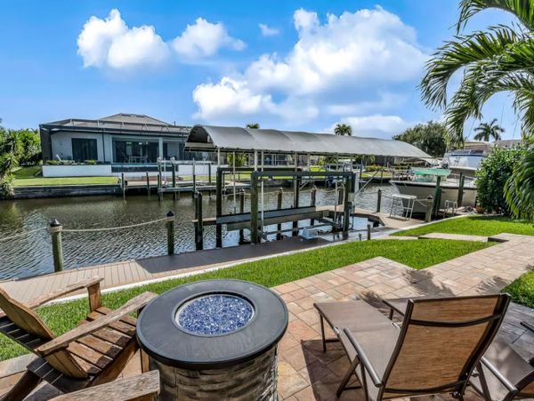 Three Bedroom Vacation Home Caged Pool Cape Coral Florida