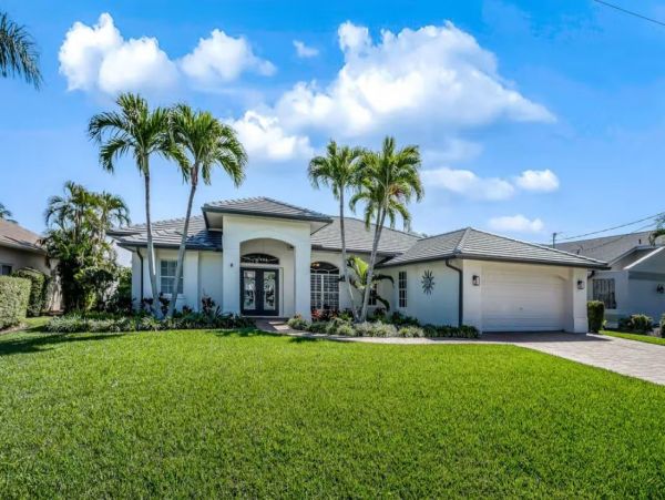 Three Bedroom Vacation Home Caged Pool Cape Coral Florida