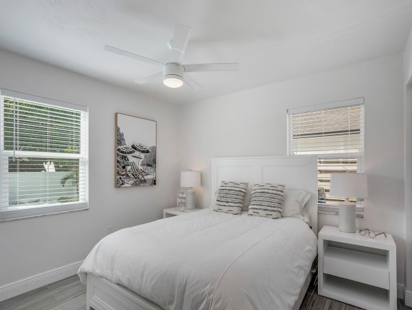 Naples Vacation Pool Home Three Bedrooms Sleeps 6 Guests