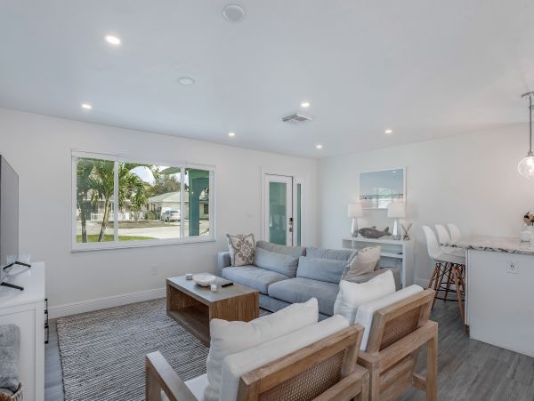 Naples Vacation Pool Home Three Bedrooms Sleeps 6 Guests