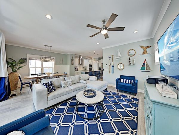Hilton Head 6 Bedroom Home Walk to Beach with Pool