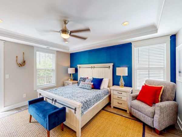Hilton Head 6 Bedroom Home Walk to Beach with Pool