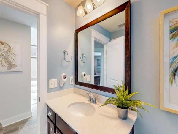 Hilton Head 6 Bedroom Home Walk to Beach with Pool