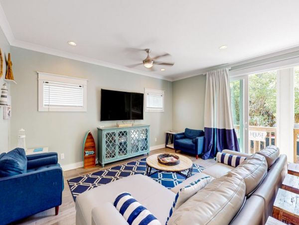 Hilton Head 6 Bedroom Home Walk to Beach with Pool