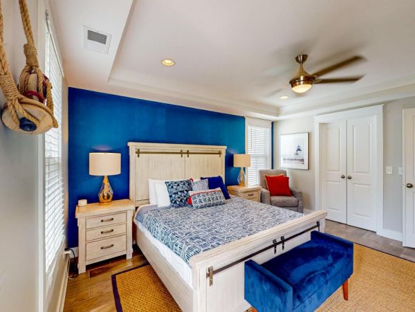 Hilton Head 6 Bedroom Home Walk to Beach with Pool