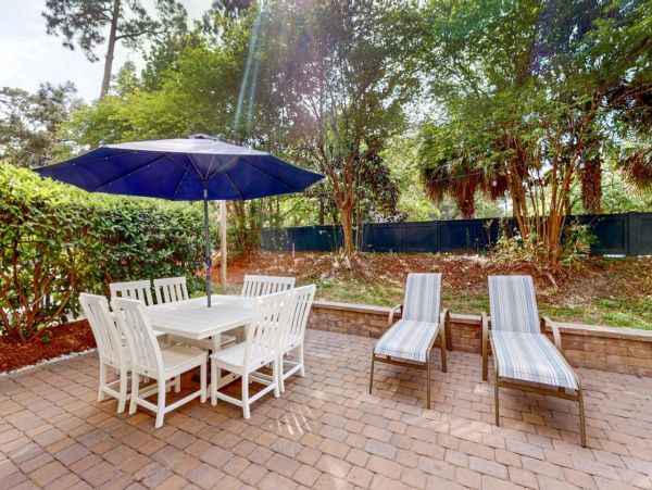 Hilton Head 6 Bedroom Home Walk to Beach with Pool