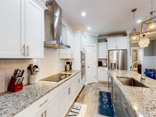 Hilton Head 6 Bedroom Home Walk to Beach with Pool