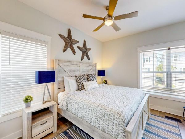 Hilton Head 6 Bedroom Home Walk to Beach with Pool