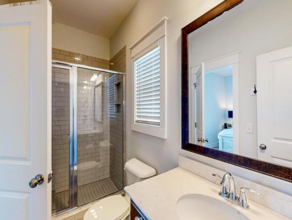 Hilton Head 6 Bedroom Home Walk to Beach with Pool