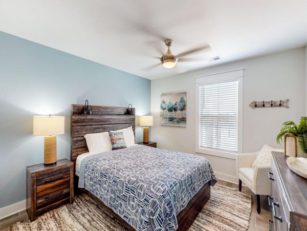 Hilton Head 6 Bedroom Home Walk to Beach with Pool