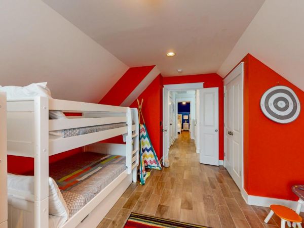 Hilton Head 6 Bedroom Home Walk to Beach with Pool