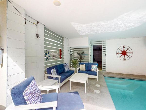Hilton Head 6 Bedroom Home Walk to Beach with Pool