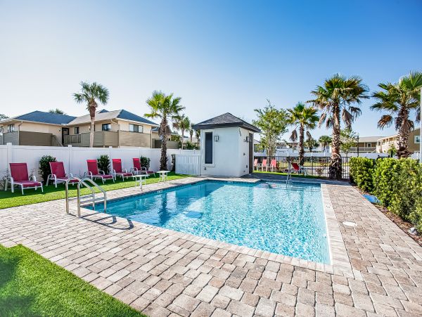 Miramar Vacation Home Five Bedroom Walk to Beach