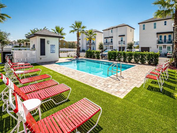 Miramar Vacation Home Five Bedroom Walk to Beach