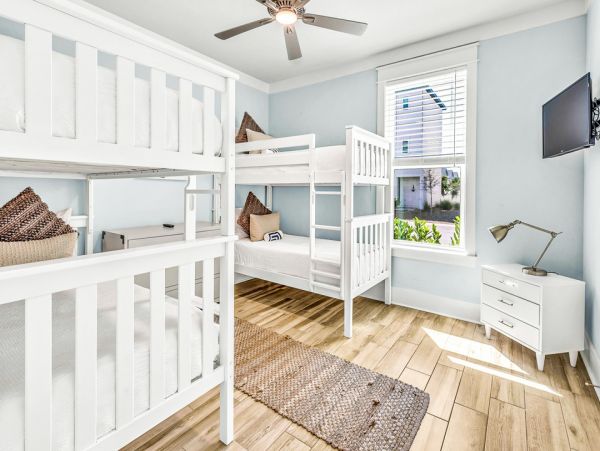 Miramar Vacation Home Five Bedroom Walk to Beach