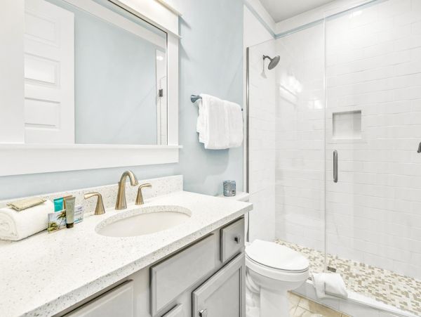 Miramar Vacation Home Five Bedroom Walk to Beach
