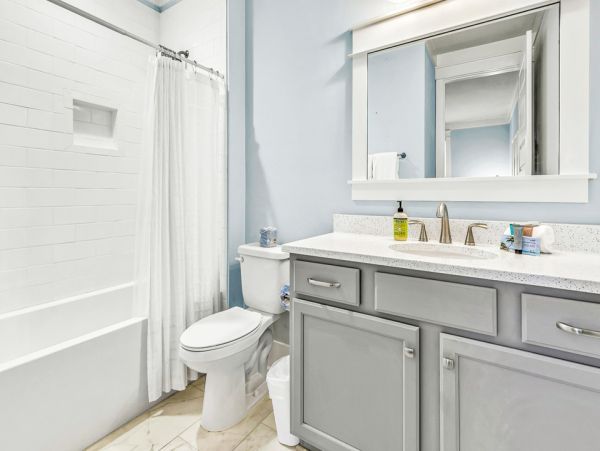 Miramar Vacation Home Five Bedroom Walk to Beach
