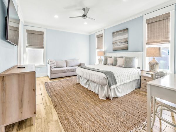 Miramar Vacation Home Five Bedroom Walk to Beach