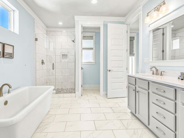 Miramar Vacation Home Five Bedroom Walk to Beach