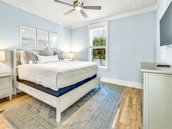 Miramar Vacation Home Five Bedroom Walk to Beach