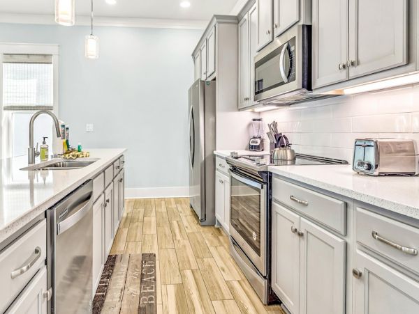 Miramar Vacation Home Five Bedroom Walk to Beach
