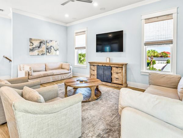 Miramar Vacation Home Five Bedroom Walk to Beach